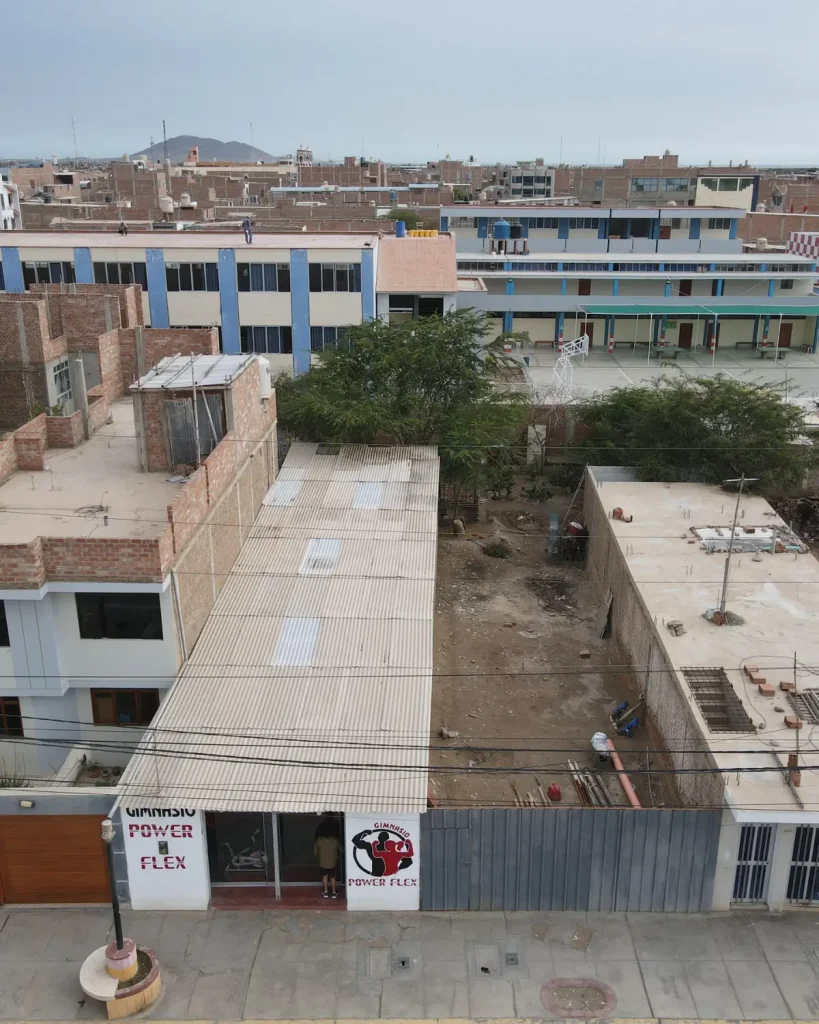 Se logró coordinar los planos de diseño con el modelado BIM para abordar y resolver las interferencias entre las diversas especialidades, con el fin de obtener de manera precisa el cálculo de materiales, el cronograma de la obra y el presupuesto, todos extraídos directamente del modelado. proyectos